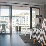 Lovely 1-Bedroom De Waterkant Apt With Parking And Wifi
