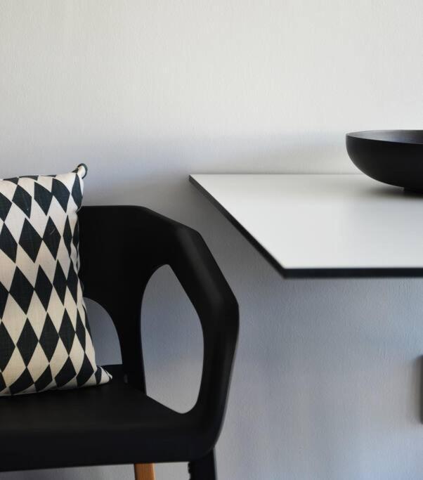 Lovely 1-bedroom De Waterkant With Parking And Wifi * Le Cap