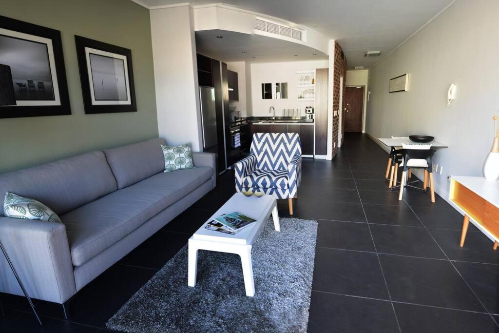 Lovely 1-bedroom De Waterkant With Parking And Wifi *