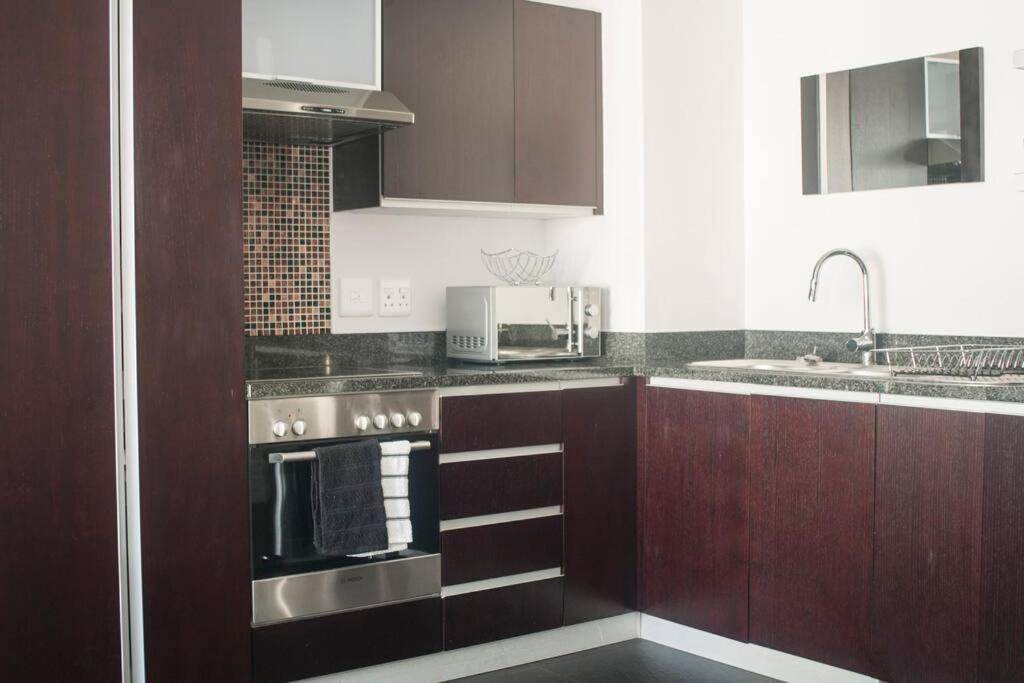 Lovely 1-bedroom De Waterkant With Parking And Wifi * Le Cap