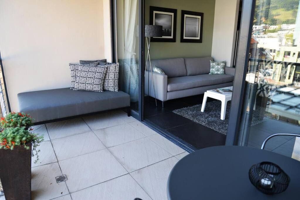 Lovely 1-bedroom De Waterkant With Parking And Wifi