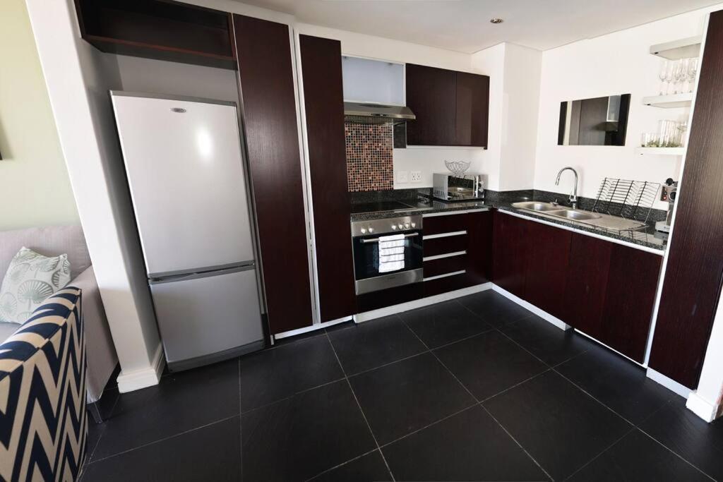 Lovely 1-bedroom De Waterkant With Parking And Wifi Appartement *