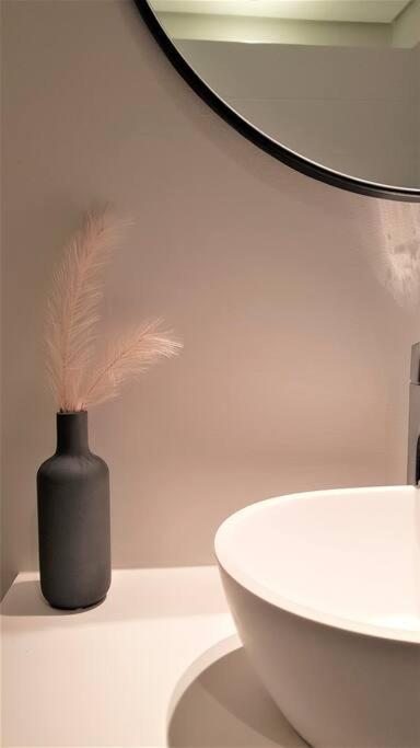 Lovely 1-bedroom De Waterkant With Parking And Wifi Le Cap