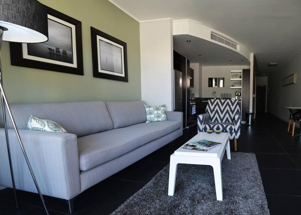 Lovely 1-bedroom De Waterkant With Parking And Wifi Appartement Le Cap