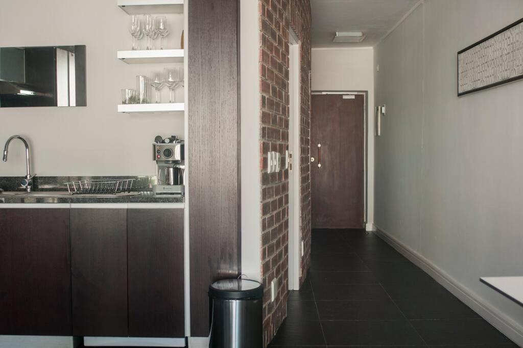 Lovely 1-bedroom De Waterkant With Parking And Wifi *